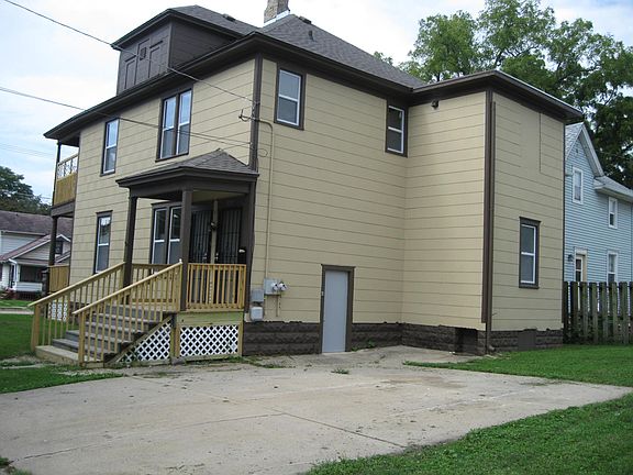 3rd image of 527 Pearl St