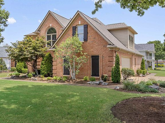 2nd image of 2068 Dogwood Garden Dr