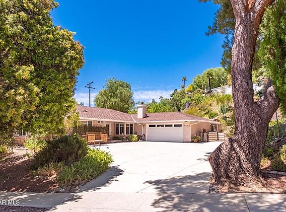 4th image of 2519 E Drake Dr