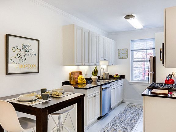 Kitchen Auburn Harris Courtyard Brookline MA Apartments