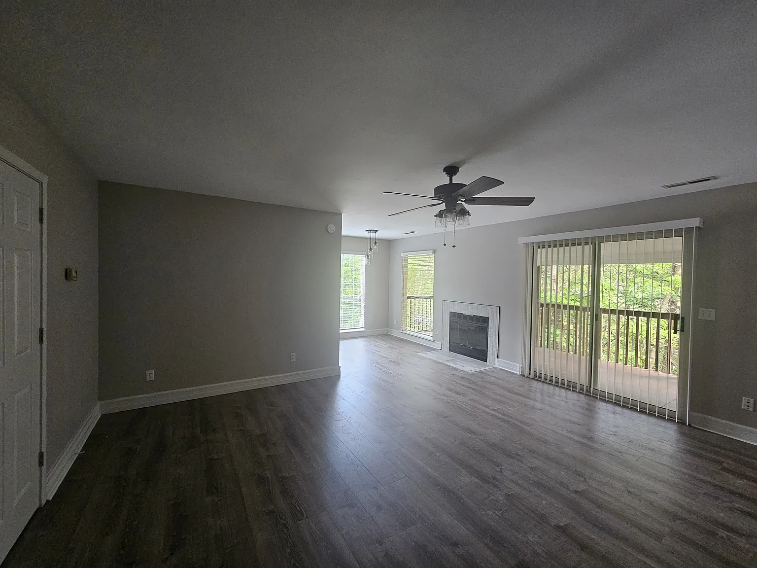 15 Woodsdale Dr — Photo 2