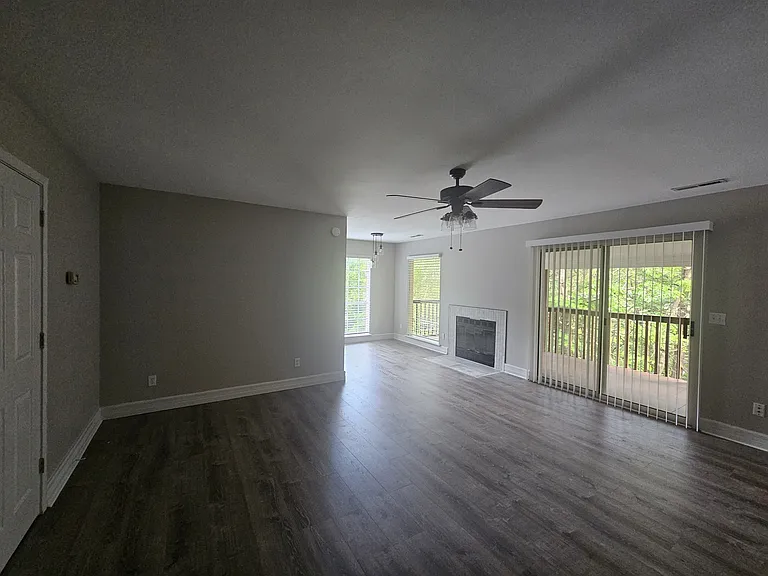 15 Woodsdale Dr #3 — Photo 2