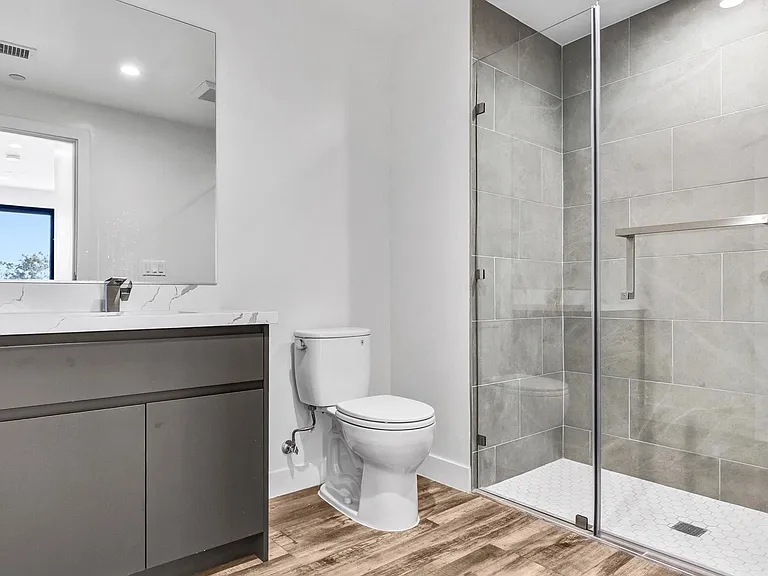 1537 S Wilton Pl — Photo 10