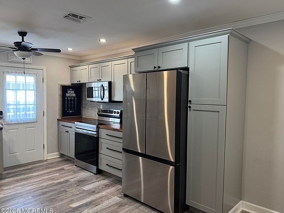 2nd image of 49C Cambridge Court #100c