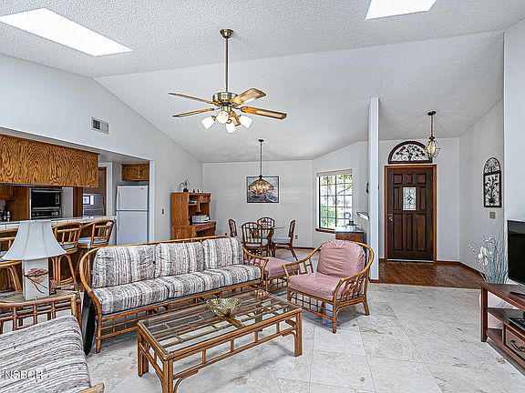5th image of 855 E Sunshine Ct