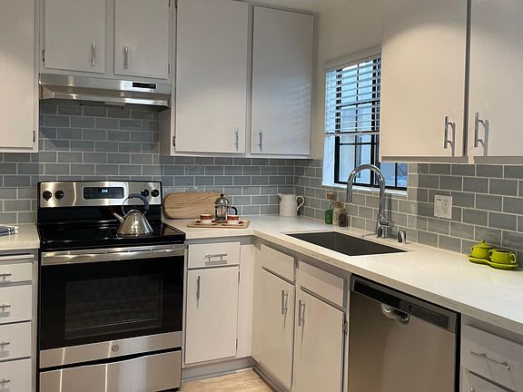 2nd image of 4459 Ventura Canyon Ave Unit 6