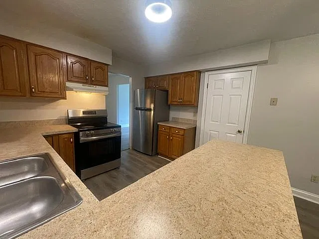 8829 Greenburg Dr — Photo 4