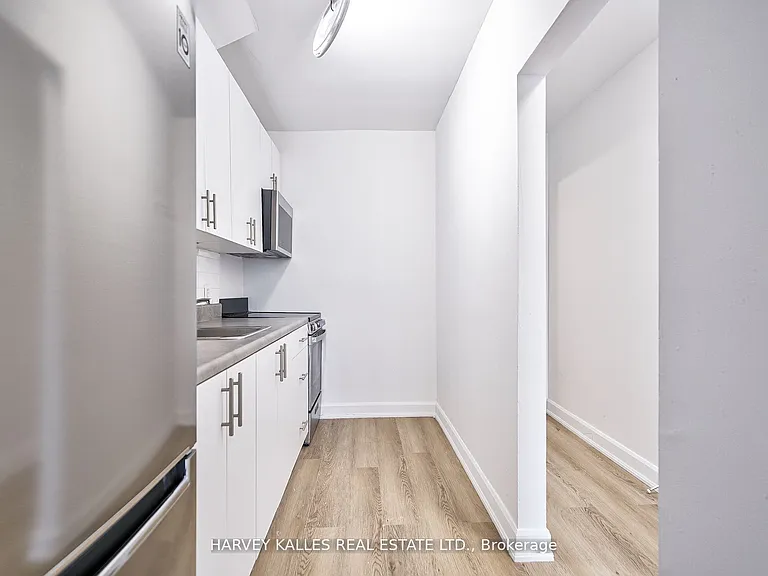 1046 Bathurst St #1 — Photo 11