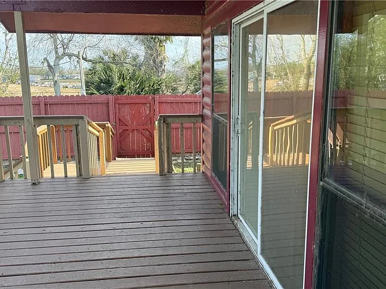 8504 Lago Vista Dr — Photo 3