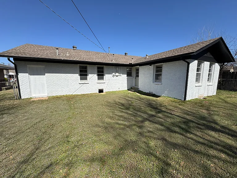 1522 Oxford Way — Photo 20