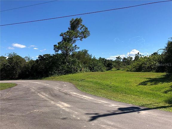 3rd image of 547 Santiguay St