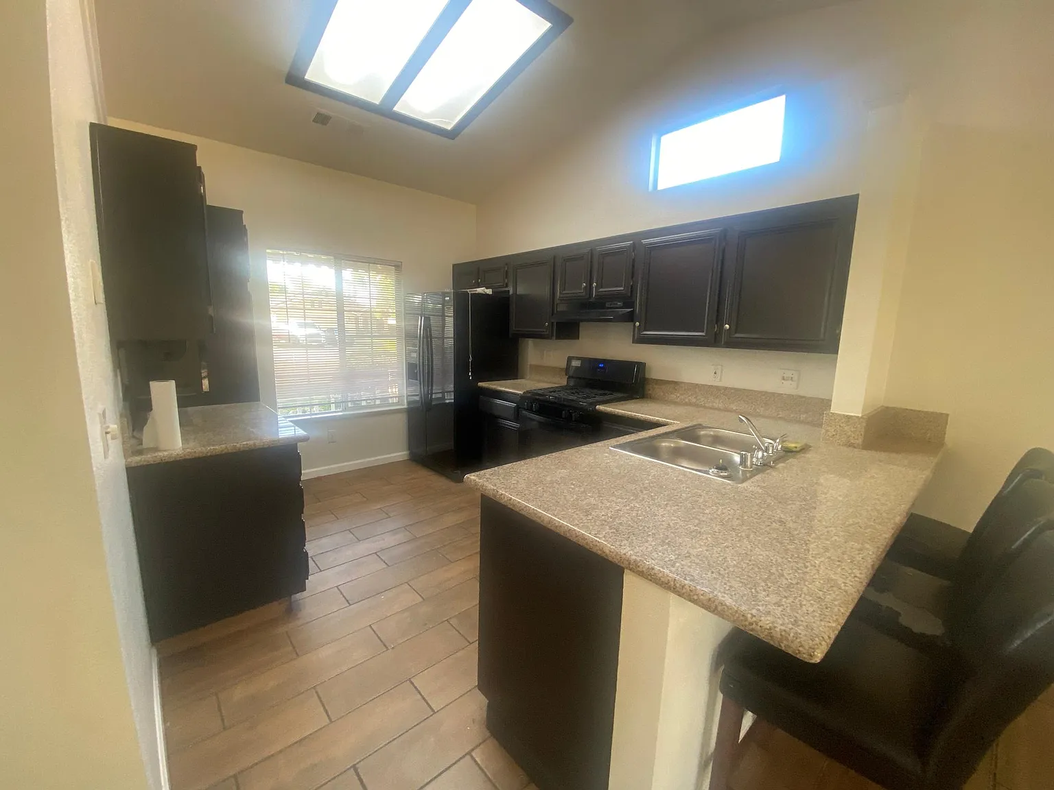 5509 W Evergreen Ct — Photo 2