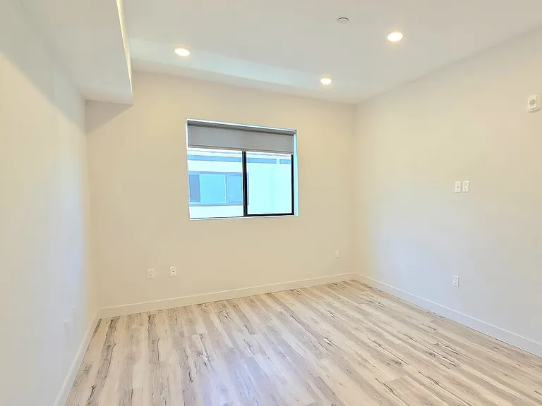 1540 S Hayworth Ave #202 — Photo 5