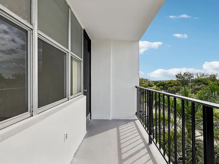 1 Bed 1.5 Bath Unit