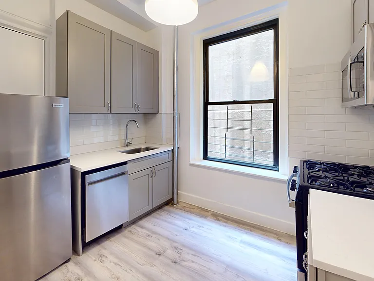 325 W 77th St #3-B — Photo 6