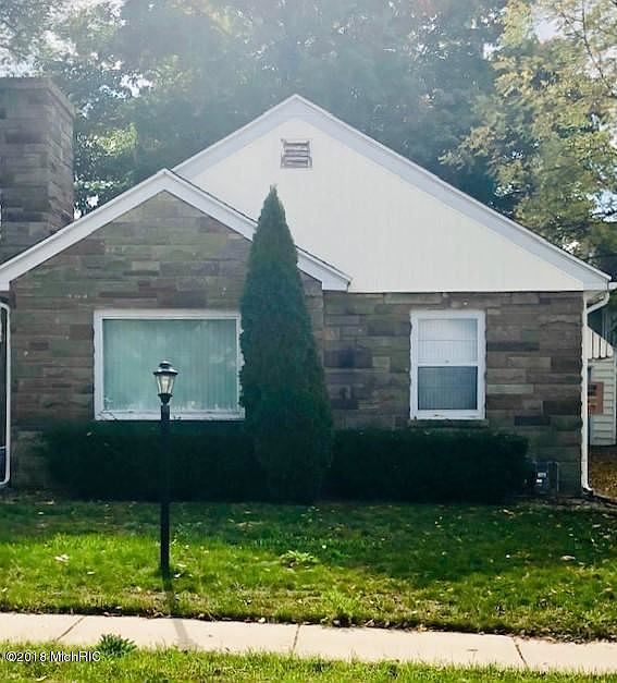 1st image of 82 Emmett St E