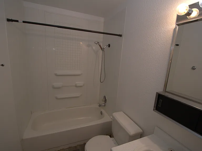 260 W Park St — Photo 7