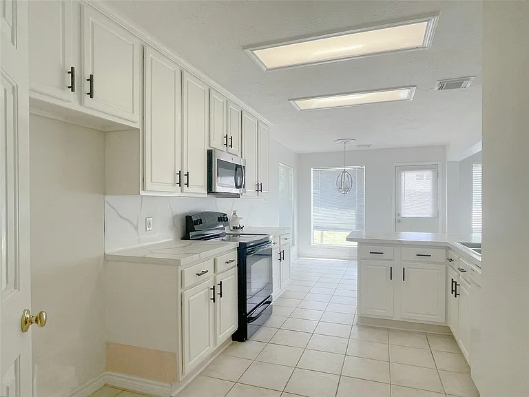 3426 Auburn Hollow Ln — Photo 6
