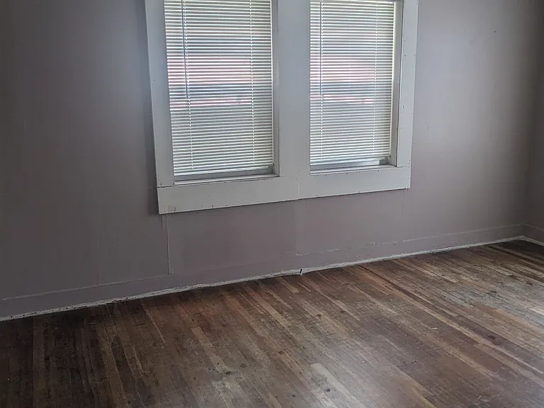 802 McCreight St — Photo 4