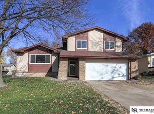 214 E Westplains Rd, Gretna, NE 68028