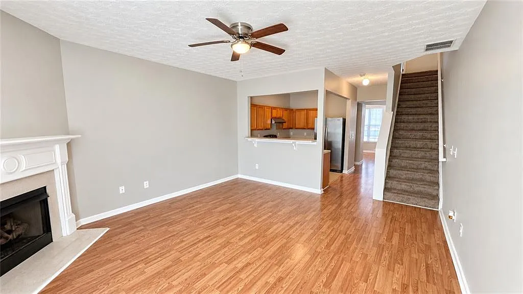 2 bed, 2.5 bath, 1398 sqft, $1,750 — Photo 2