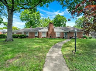 9071 Monmouth Dr, Saint Louis, MO 63117