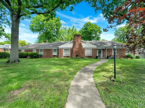 9071 Monmouth Dr, Saint Louis, MO 63117