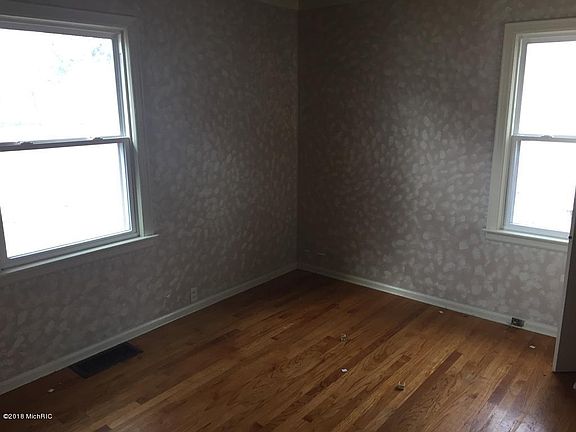 3rd image of 1316 Edith Ave NE