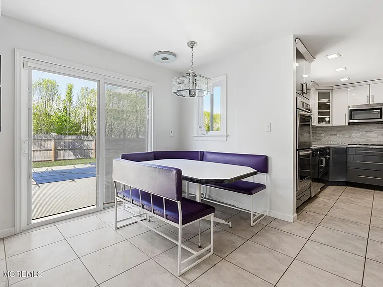 970 Van Court Ave — Photo 17