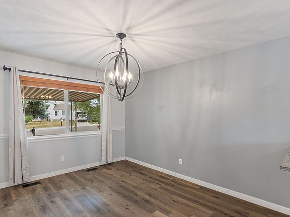 5th image of 341 Longfellow Dr