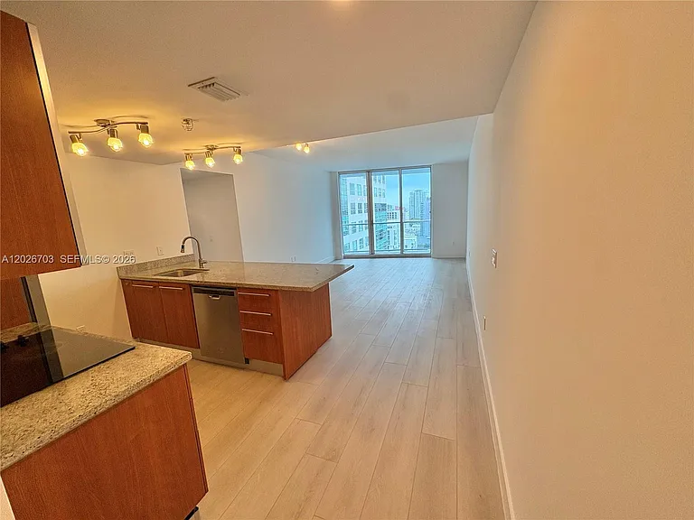 185 SW 7th St #2504 — Photo 13