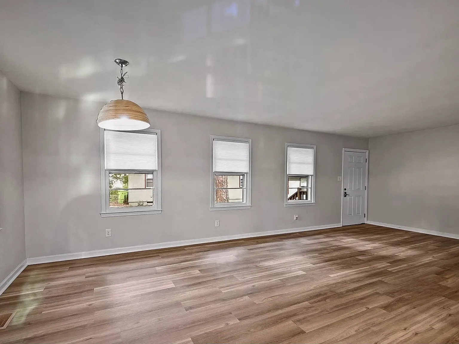 2 bed, 1.5 bath, 1015 sqft, $1,950 — Photo 2