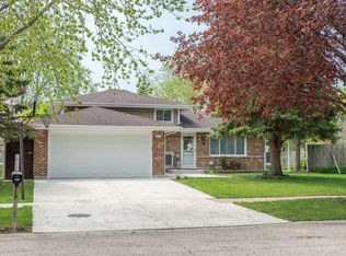 4034 N Galesburg Ave, Arlington Heights, IL 60004