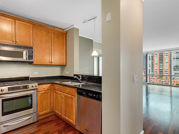 5th image of 450 E Waterside Dr #601