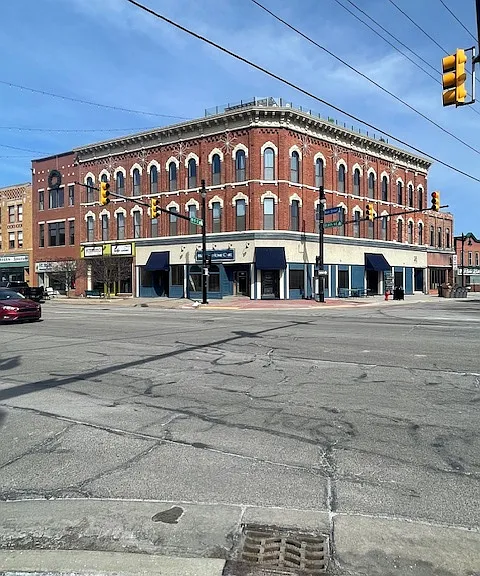 208 Huron Ave — Photo 1