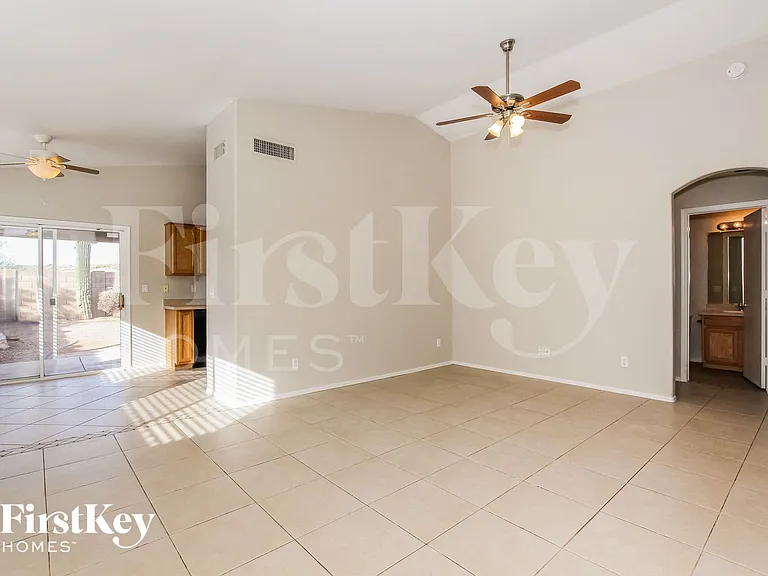 21812 N 36th Ln — Photo 4
