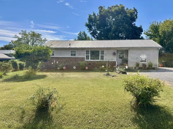 903 Hickory St, Tullahoma, TN 37388