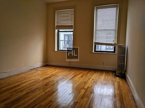 5th image of 2721 23rd St APT 4F