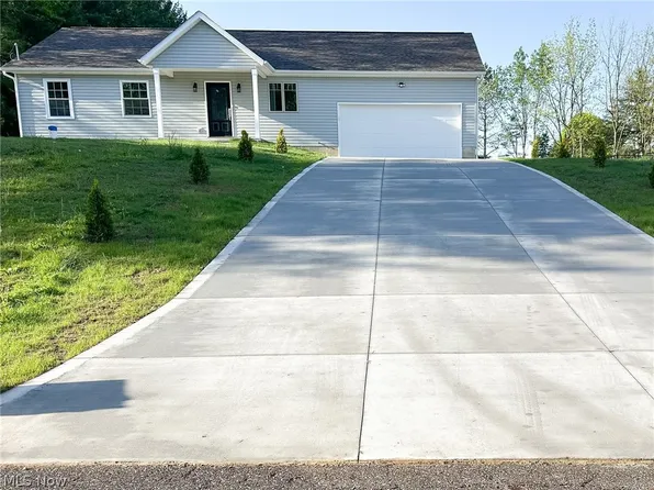 3654 Rolling Ridge Rd NE, Canton, OH 44721