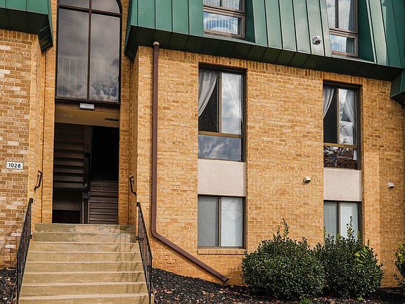2nd image of 1028 Brinker 202 Dr