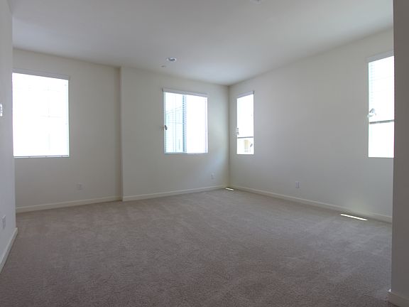 3rd image of 860 E Bonita Ave