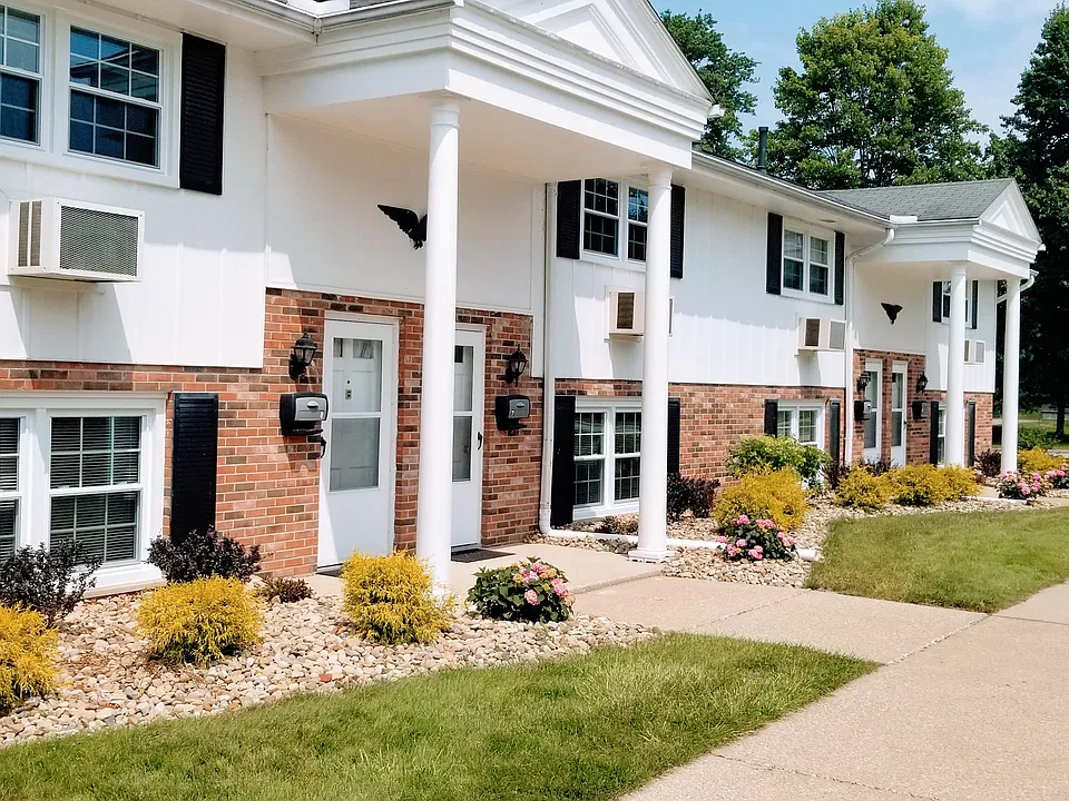 144 W Jefferson St #8