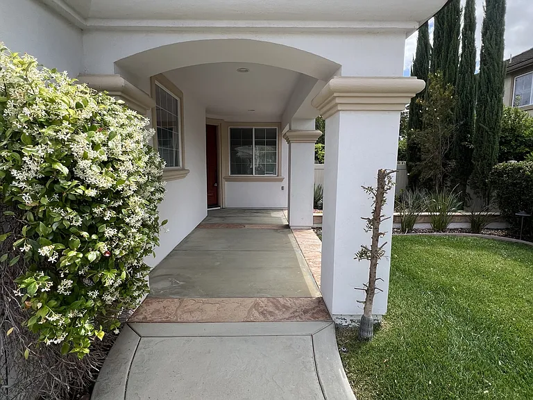 42251 Harwick Ln — Photo 6