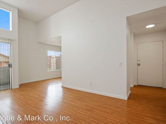 2nd image of 3685 Watseka Ave #202