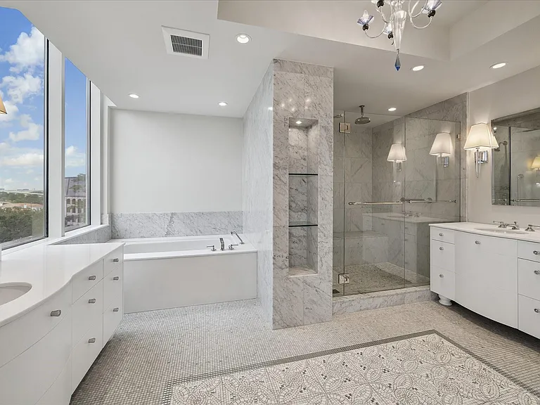 121 N Post Oak Ln #706 — Photo 15