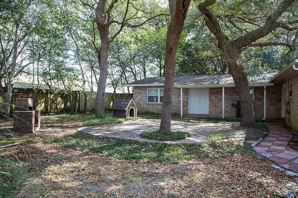 3 bed, 2426 sqft, $3,250 — Photo 2