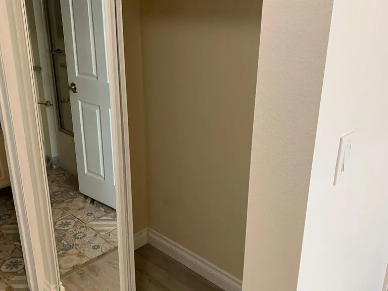 1726 Winona Blvd #201 — Photo 52