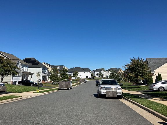 4th image of 14 Broomfield Dr