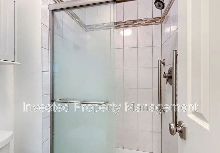 7956 S Vincennes Way — Photo 10