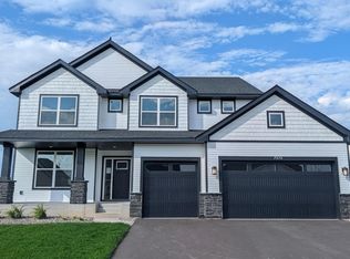 7970 41st St N, Oakdale, MN 55128
